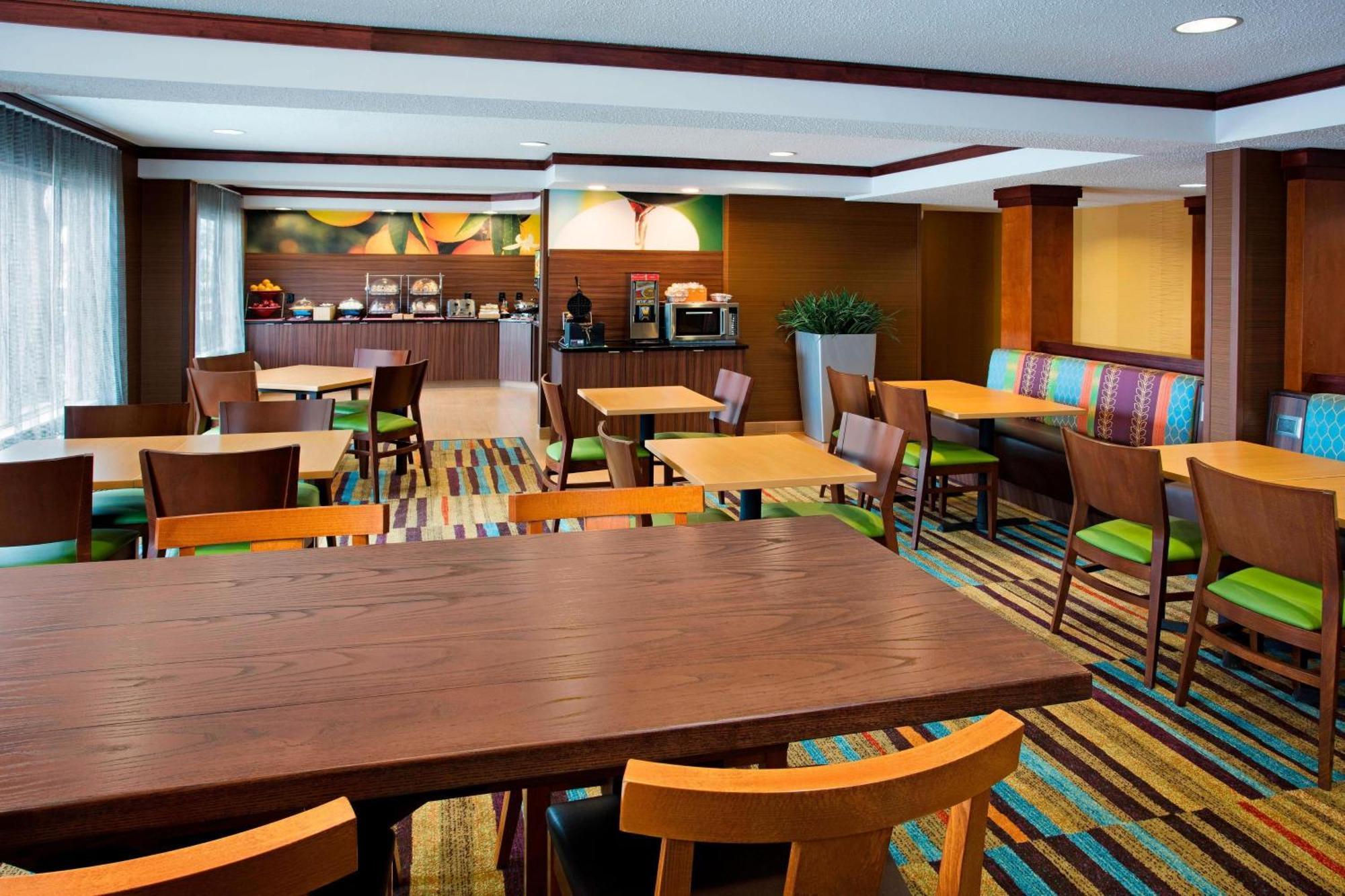 Fairfield Inn & Suites Меррилвилл Экстерьер фото