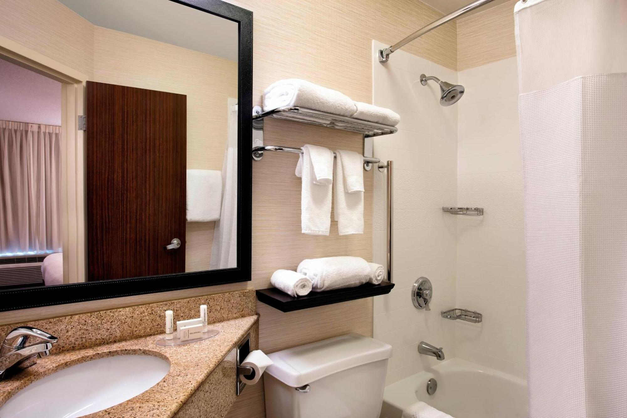 Fairfield Inn & Suites Меррилвилл Экстерьер фото